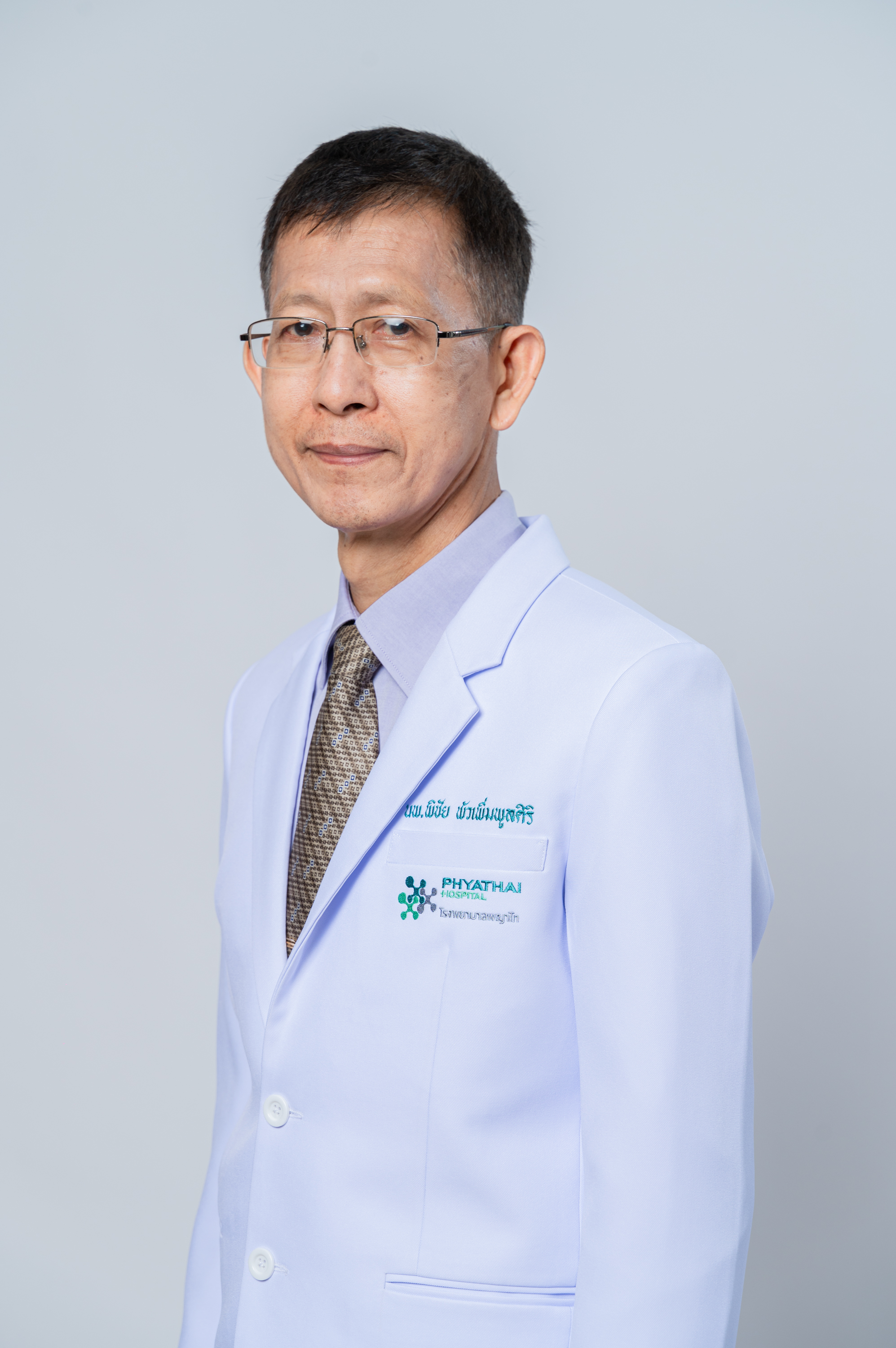 Dr. Pichai Puapermpoonsiri