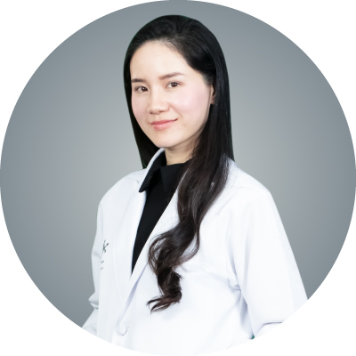 พญ. มณสิญา พงษ์ชมพร